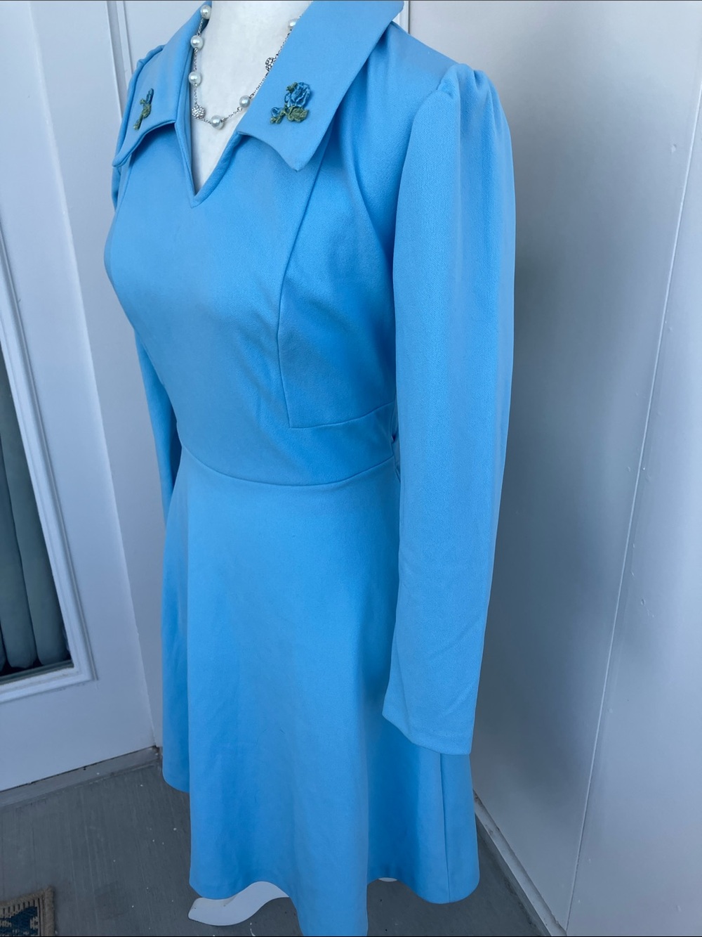 Vintage 60s 70s Monochrome Sky Blue Long Sleeve Dagger Collar Fit & Flare Dress - Picture 4 of 10